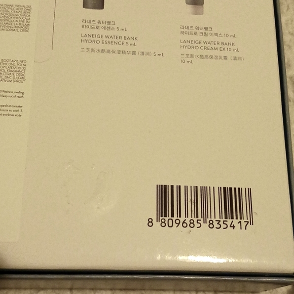 Laneige Basic Duo Set Light Essential Balancing & Water Bank Gift Set - Picture 9 of 11